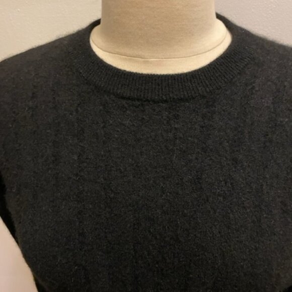 NADAAM lightweight cashmere Ribbed Cropped Sweater in Black - Picture 5 of 9